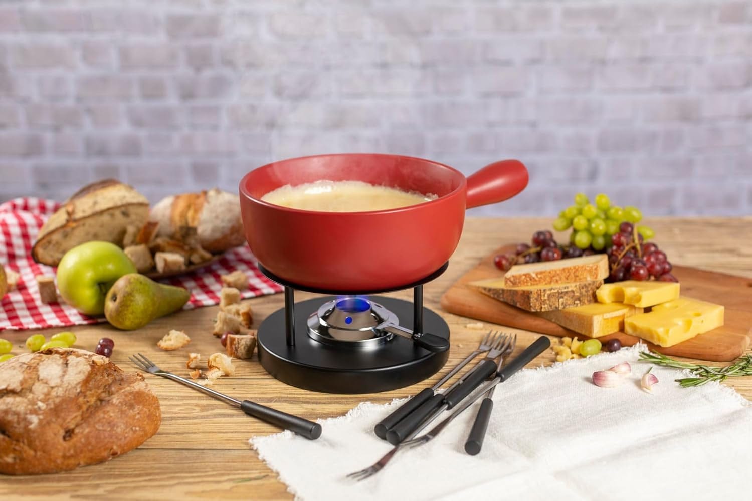 KUHN RIKON Käsefondue Set Classic Rot· Ø 23 Cm, 2.6 Liter Inhalt, Ideal Für 4-6 Personen, Set Enthält 6 Gabeln, Einen Pastenbrenner (Ohne Brennpaste), Und Ein Rechaud