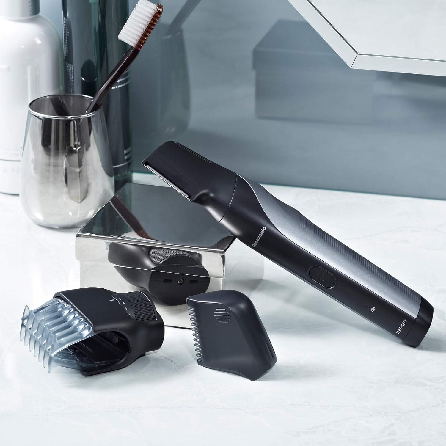 Panasonic ER-GK80-S503 Wiederaufladbarer Körperschneider Für Herren (Taschenform, I-Shaper, Edelstahl, Lange Akkulaufzeit, Zubehör Für Feine Zonen, 20 Längen, 2 Kämme Und Hülle), Schwarz Er-Gk80-S503 / Single