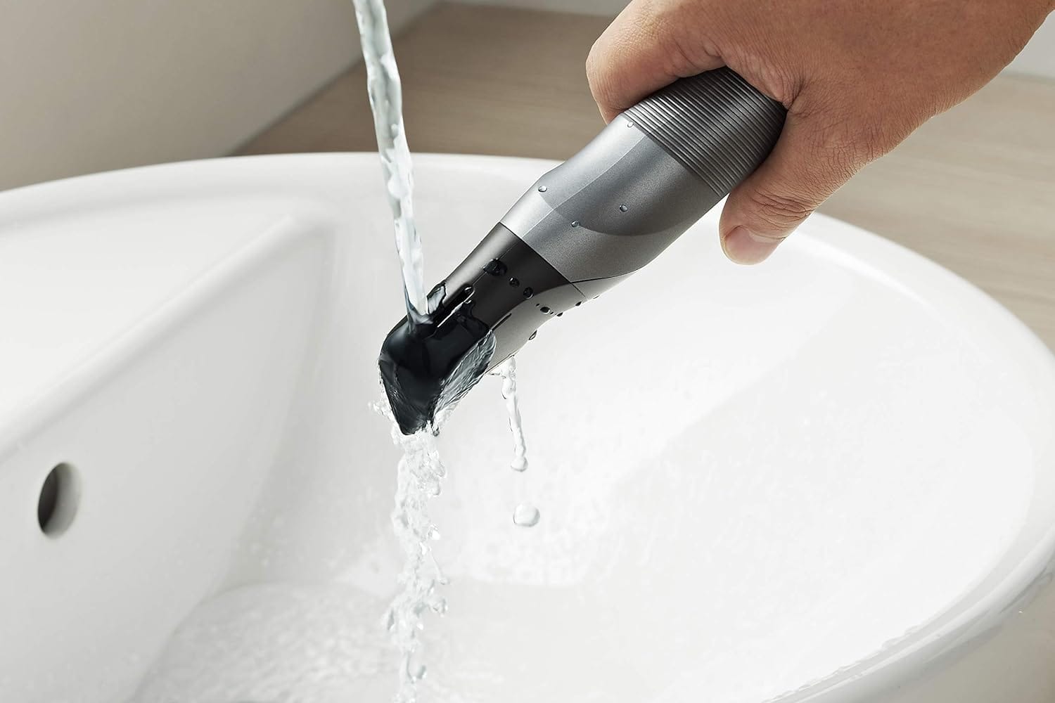Panasonic ER-GK80-S503 Wiederaufladbarer Körperschneider Für Herren (Taschenform, I-Shaper, Edelstahl, Lange Akkulaufzeit, Zubehör Für Feine Zonen, 20 Längen, 2 Kämme Und Hülle), Schwarz Er-Gk80-S503 / Single